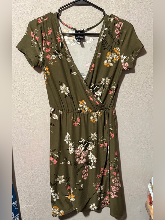 Dresses & Skirts - Earthy Olive Floral Wrap Mini Dress